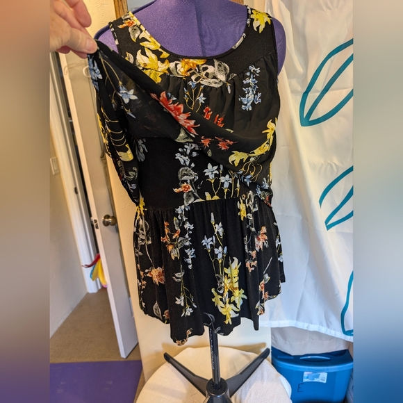 Cupio women's sleeveless top - Picture 4 of 12